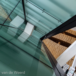 2022-07-11 - Morderne architectuur in het opera-gebouw<br/>Operagebouw - Oslo - Noorwegen<br/>Canon EOS R5 - 24 mm - f/8.0, 1/30 sec, ISO 400