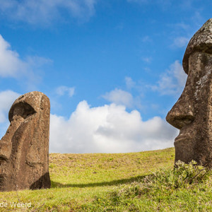 2010-07-24 - Stoere koppen<br/>Rano Raraku - Chili - Paaseiland<br/>Canon EOS 50D - 24 mm - f/8.0, 1/320 sec, ISO 200