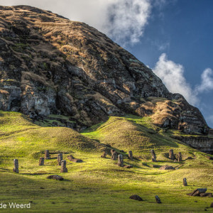 2010-07-28 - De vulkaan-helling met Maois<br/>Rano Raraku - Chili - Paaseiland<br/>Canon EOS 50D - 45 mm - f/8.0, 1/40 sec, ISO 200