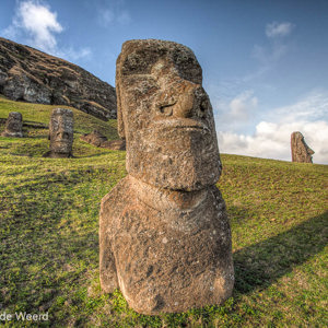 2010-07-28 - Het blijft indruk maken<br/>Rano Raraku - Chili - Paaseiland<br/>Canon EOS 50D - 10 mm - f/8.0, 1/125 sec, ISO 200