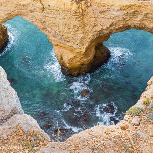 2019-04-23 - Heart rock<br/>Praia de Mesquita - Lagoa - Portugal<br/>Canon EOS 7D Mark II - 24 mm - f/11.0, 0.04 sec, ISO 200