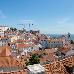 2019-04-30 - Uitzicht over de rode daken<br/>São Miguel - Lisbon - Portugal<br/>Canon EOS 7D Mark II - 24 mm - f/8.0, 1/250 sec, ISO 200