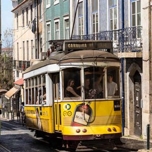 2019-04-30 - Beroemde tram lijn 28<br/>Sé - Lisbon - Portugal<br/>Canon EOS 7D Mark II - 49 mm - f/8.0, 1/250 sec, ISO 200