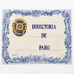 2019-04-21 - Politiebureau in Faro<br/><br/>Canon EOS 7D Mark II - 70 mm - f/4.0, 1/400 sec, ISO 200