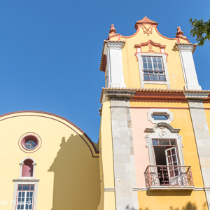 2019-04-22 - (Pastel) geel is een favoriete kleur voor huizen<br/>Tavira - Portugal<br/>Canon EOS 7D Mark II - 24 mm - f/8.0, 1/320 sec, ISO 200