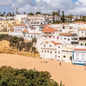 2019-04-23 - Zeer fotogeniek stadje aan de kust<br/>Carvoeiro - Portugal<br/>Canon EOS 7D Mark II - 24 mm - f/11.0, 1/160 sec, ISO 200