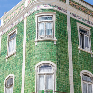 2019-04-24 - Detail van het huis met de groene tegels<br/>Lagos - Portugal<br/>Canon EOS 7D Mark II - 42 mm - f/8.0, 1/250 sec, ISO 200