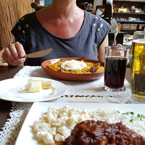 2019-09-05 - Boliviaanse lunch<br/>Santa Cruz - Bolivia<br/>SM-G935F - 4.2 mm - f/1.7, 0.02 sec, ISO 50
