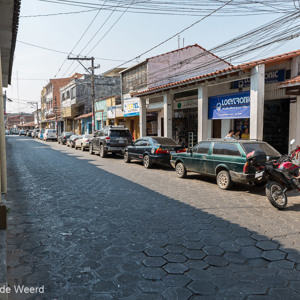 2019-09-05 - Straatbeeld in het centrum van Santa Cruz<br/>Santa Cruz - Bolivia<br/>Canon EOS 5D Mark III - 24 mm - f/8.0, 1/80 sec, ISO 200