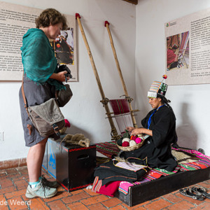 2019-09-06 - In een klein museum leren we alles over de diverse Boliviaanse s<br/>Museo de Arte Indigena - Sucre - Bolivia<br/>Canon EOS 5D Mark III - 24 mm - f/8.0, 0.4 sec, ISO 200