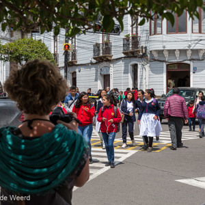 2019-09-06 - Straatbeeld in het centrum van Sucre<br/>Plaza 25 de Mayo - Sucre - Bolivia<br/>Canon EOS 5D Mark III - 61 mm - f/8.0, 1/250 sec, ISO 200