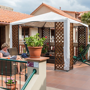 2019-09-06 - Lekker in het zonetje op het (dak)terras van ons hotel<br/>Hotel Boutique La Posada - Sucre - Bolivia<br/>Canon EOS 5D Mark III - 35 mm - f/8.0, 1/125 sec, ISO 200