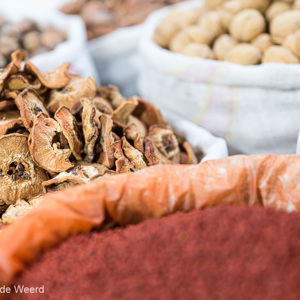 2019-09-06 - Specerijen in de grote markthal<br/>Mercado Central - Sucre - Bolivia<br/>Canon EOS 5D Mark III - 70 mm - f/2.8, 0.1 sec, ISO 1600