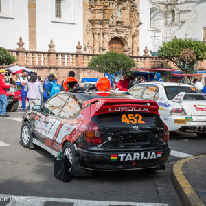 2019-09-07 - Een autrorace startend vanaf het centrale plein Plaza 25 de Mayo<br/>Plaza 25 de Mayo - Sucre - Bolivia<br/>Canon EOS 5D Mark III - 48 mm - f/8.0, 1/125 sec, ISO 200
