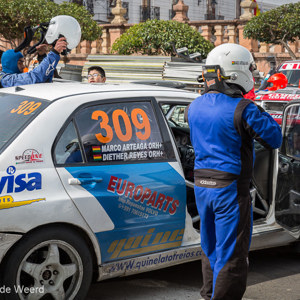 2019-09-07 - Het zag er allemaal professioneel uit<br/>Plaza 25 de Mayo - Sucre - Bolivia<br/>Canon EOS 5D Mark III - 63 mm - f/8.0, 1/80 sec, ISO 200