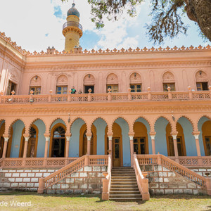 2019-09-07 - Zacht-roze en blauw - niet echt kleuren voor een mijn-baron<br/>El Castillo de la Glorieta - Sucre - Bolivia<br/>Canon EOS 5D Mark III - 24 mm - f/8.0, 0.01 sec, ISO 400
