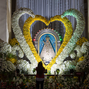 2019-09-07 - Devotie voor de Virgen de Guadaloupe<br/>Catedral basílica de Nuestra Se - Sucre - Bolivia<br/>Canon EOS 5D Mark III - 70 mm - f/5.6, 1/40 sec, ISO 1600