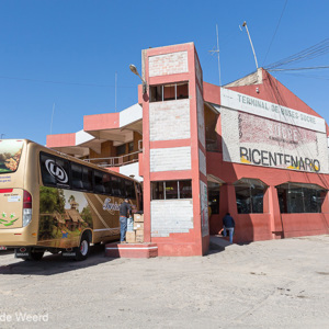 2019-09-09 - Van Sucre gingen we met de bus naar Potosí<br/>Busstation - Sucre - Bolivia<br/>Canon EOS 5D Mark III - 24 mm - f/11.0, 1/160 sec, ISO 200