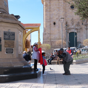 2019-09-09 - De plaatselijke fotograaf aan het werk<br/>Plaza 10 de Noviembre - Potosí - Bolivia<br/>Canon PowerShot SX70 HS - 9.4 mm - f/4.5, 1/320 sec, ISO 100