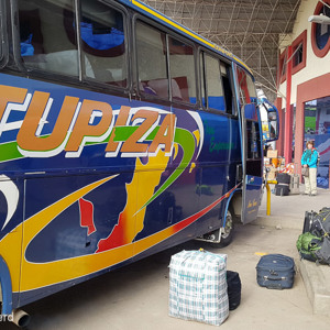 2019-09-11 - De bus waarmee we naar Tupiza reden<br/>Nueva Terminal de Buses - Potosí - Bolivia<br/>SM-G935F - 4.2 mm - f/1.7, 1/400 sec, ISO 50