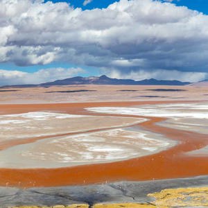 2019-09-13 - Laguna Colorada - wat een prachtig landschap<br/>Laguna Colorada - San Pablo de Lípez - Bolivia<br/>Canon EOS 5D Mark III - 70 mm - f/8.0, 1/400 sec, ISO 200
