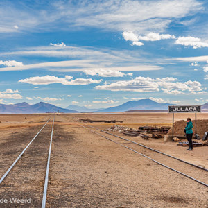 2019-09-14 - JUlaca - de trrein stopt niet, dus Carin staat er nog steeds ;-)<br/>Verlaten treinstation - Julaca - Bolivia<br/>Canon EOS 5D Mark III - 46 mm - f/8.0, 1/200 sec, ISO 200