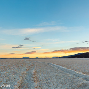 2019-09-14 - Pasteltinten boven het zout na zonsondergang<br/>Salar de Uyuni - Tahua - Bolivia<br/>Canon EOS 5D Mark III - 24 mm - f/16.0, 1/8 sec, ISO 200