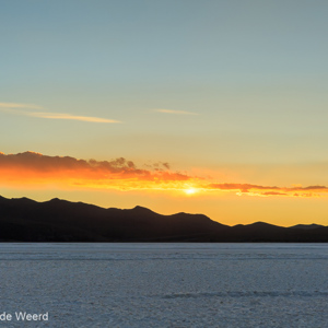 2019-09-14 - De zon was al onder, maar dit was een soort weerspiegeling onder<br/>Salar de Uyuni - Tahua - Bolivia<br/>Canon EOS 5D Mark III - 70 mm - f/16.0, 1/60 sec, ISO 200