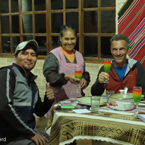 2019-09-14 - Onze gds en kokkin, met Boliviaanse cocktail<br/><br/>Canon PowerShot SX70 HS - 7.5 mm - f/4.0, 1/8 sec, ISO 800
