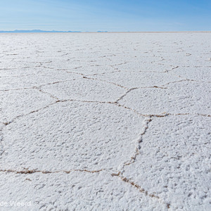 2019-09-15 - Door het verdampen van water ontstaan de hexagonalen<br/>Salar de Uyuni - Tahua - Bolivia<br/>Canon EOS 5D Mark III - 24 mm - f/11.0, 1/500 sec, ISO 200