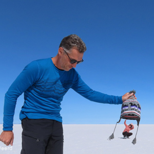 2019-09-15 - Ook wij doen mee met de funny pictures op de Uyuni zoutvlakte<br/><br/>Canon PowerShot SX70 HS - 3.8 mm - f/8.0, 1/800 sec, ISO 100