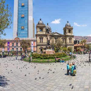 2019-09-16 - Straatbeeld, met verkopers en heel veel duiven<br/>Plaza de Armas Murillo - La Paz - Bolivia<br/>Canon EOS 5D Mark III - 24 mm - f/11.0, 1/160 sec, ISO 200