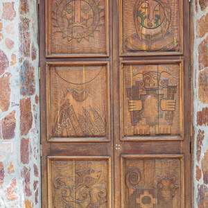 2019-09-16 - Mooi versierde houten deur<br/>La Paz - Bolivia<br/>Canon EOS 5D Mark III - 58 mm - f/5.6, 1/60 sec, ISO 200
