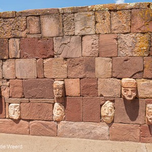 2019-09-17 - Ieder gezicht in de muur is anders<br/>Tiahuanacu - Bolivia<br/>Canon EOS 5D Mark III - 31 mm - f/8.0, 1/160 sec, ISO 200