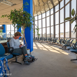 2019-09-18 - Wachtend op het vliegveld van La Paz<br/>Vliegveld - El Alto - Bolivia<br/>Canon EOS 5D Mark III - 24 mm - f/5.6, 1/30 sec, ISO 200
