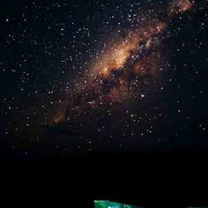 2019-09-18 - De melkweg boven het meer bij onze lodge<br/>NP Madidi - Apolo - Bolivia<br/>Canon EOS 5D Mark III - 17 mm - f/2.8, 25 sec, ISO 6400