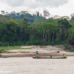 2019-09-20 - Het lokale vervoer via een bootje over de rivier<br/>Apolo - Bolivia<br/>Canon EOS 5D Mark III - 70 mm - f/8.0, 1/60 sec, ISO 200