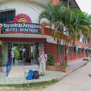 2019-09-21 - Wachtend op onze gids en chauffeur voor onze pampa-tour<br/>Mayadela Amazonia Hotel Boutique - Rurrenabaque - Bolivia<br/>Canon EOS 5D Mark III - 24 mm - f/8.0, 0.2 sec, ISO 400