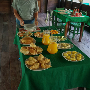2019-09-22 - Gweldig ontbijt. met fruit, pannenkoeken etc.<br/>Caracoles Ecolodge - Santa Rosa - Bolivia<br/>SM-G935F - 4.2 mm - f/1.7, 0.1 sec, ISO 400
