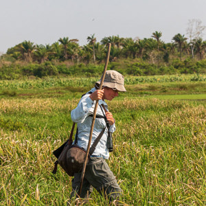 2019-09-22 - Carin op zoek naar een Anaconda<br/>Santa Rosa - Bolivia<br/>Canon EOS 7D Mark II - 100 mm - f/10.0, 1/1250 sec, ISO 1250