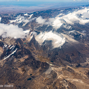 2019-09-24 - Onderweg naar La Paz zien we weer de mooi besneeuwde Andes berge<br/>In de lucht, van Rurrenabaque na - Guanay - Bolivia<br/>Canon EOS 5D Mark III - 45 mm - f/11.0, 1/250 sec, ISO 200