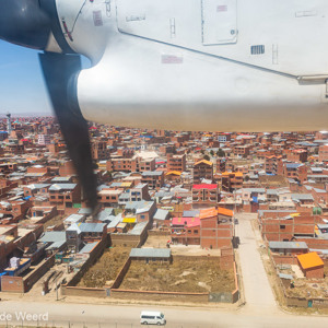 2019-09-24 - De huizen vlak naast het vliegveld<br/>El Alto - Bolivia<br/>Canon EOS 5D Mark III - 29 mm - f/8.0, 1/1000 sec, ISO 400