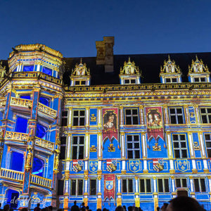 2020-07-10 - Son et Lumiere - zeker de moeite waard<br/>Kasteel van Blois - Blois - Frankrijk<br/>Canon EOS 5D Mark III - 27 mm - f/2.8, 0.3 sec, ISO 3200