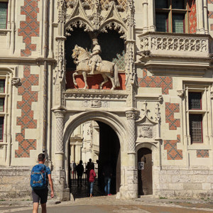 2020-07-11 - De poort van het kasteel van Blois<br/>Kasteel van Blois - Blois - Frankrijk<br/>Canon PowerShot SX70 HS - 10 mm - f/6.3, 1/1000 sec, ISO 100