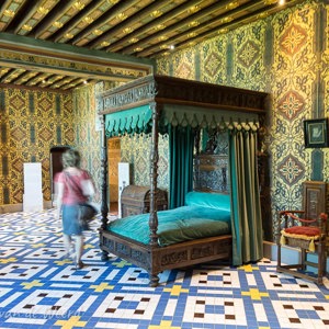 2020-07-11 - De kamer van de koningin - best een klein bed<br/>Kasteel van Blois - Blois - Frankrijk<br/>Canon EOS 5D Mark III - 24 mm - f/4.5, 0.6 sec, ISO 400