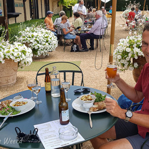 2020-07-14 - Lunch bij de ingang van de tuinen<br/>Salignac-Eyvigues - Frankrijk<br/>SM-G935F - 4.2 mm - f/1.7, 1/1000 sec, ISO 50