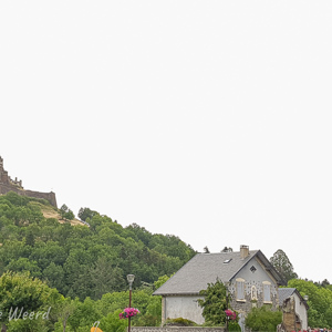 2020-07-15 - Het kasteel gezien vanaf het kerkplein<br/>Murol - Frankrijk<br/>SM-G935F - 4.2 mm - f/1.7, 1/580 sec, ISO 50