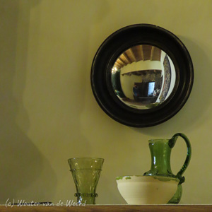 2020-07-15 - Stilleven in een kasteel-kamer<br/>Kasteel van Murol - Murol - Frankrijk<br/>Canon PowerShot SX70 HS - 27.1 mm - f/5.0, 1/8 sec, ISO 800