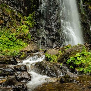 2020-07-15 - Meer opzij was de waterval veel groener<br/>Cascade du Queureuilh - Mont Dore - Frankrijk<br/>Canon EOS 5D Mark III - 24 mm - f/5.6, 0.4 sec, ISO 200