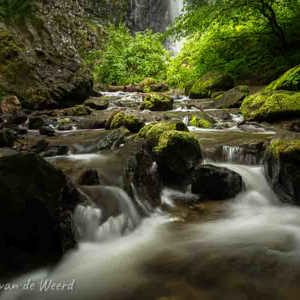 2020-07-15 - Mooi bemoste rotsblokken<br/>Cascade du Queureuilh - Mont Dore - Frankrijk<br/>Canon EOS 5D Mark III - 24 mm - f/8.0, 2.5 sec, ISO 200